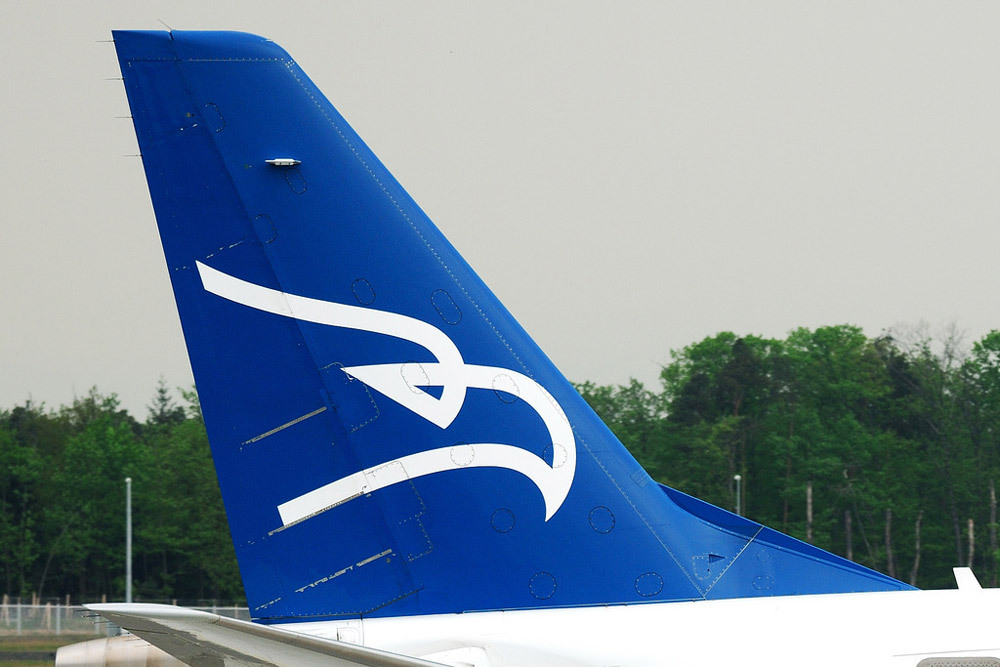 前黑山航空機(jī)翼上的鷹形標(biāo)志
